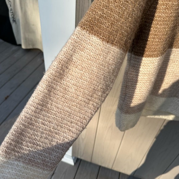 Abercrombie & Fitch Tan and Cream Scoop Neck Sweater - Picture 4 of 11
